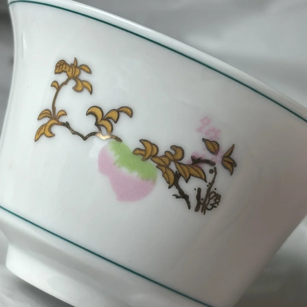 Cute vintage no handle tea cup